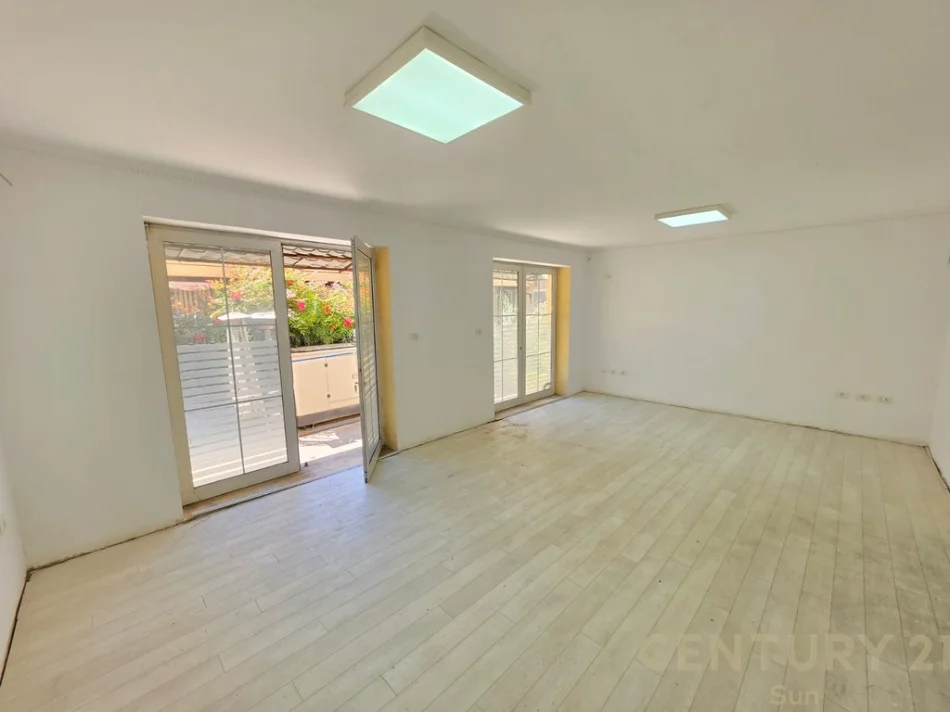 Tirane, jepet me qera dyqan Kati 0, 100 m² 1.200 € (Mozaiku)