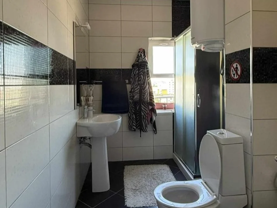 Tirane, jepet me qera apartament 2+1 Kati 8, 80 m² 600 € (brryli)