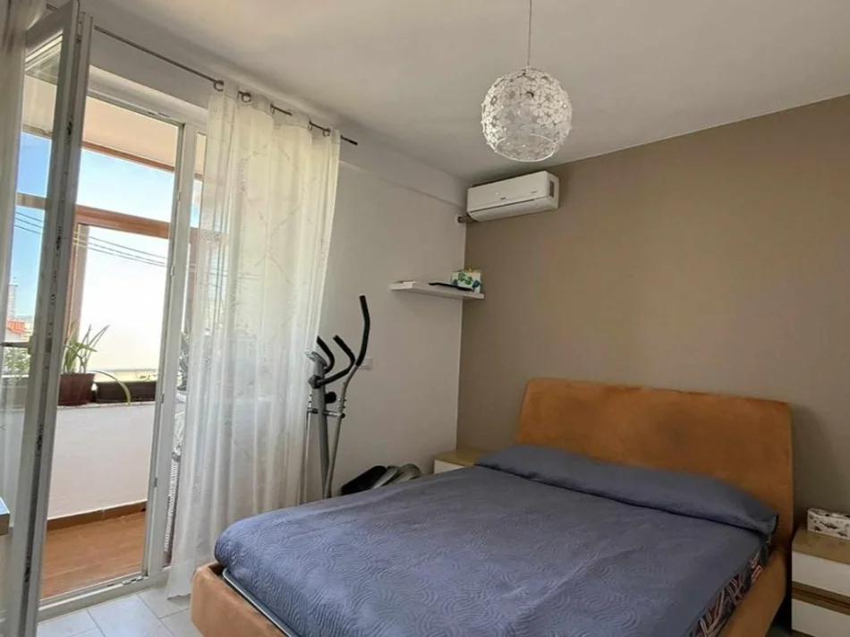 Tirane, jepet me qera apartament 2+1 Kati 8, 80 m² 600 € (brryli)