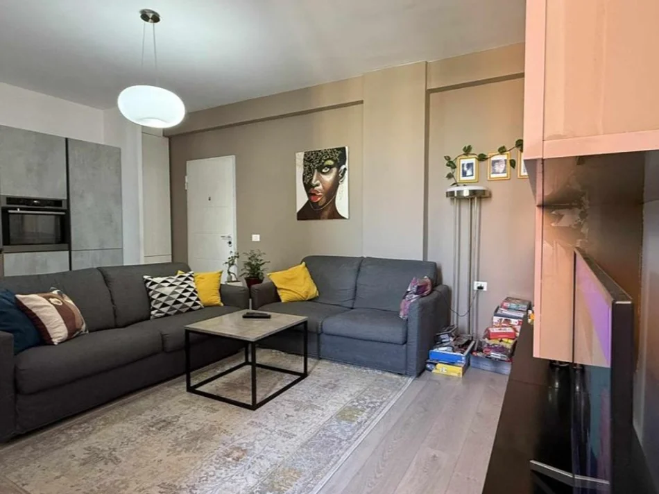 Tirane, jepet me qera apartament 2+1 Kati 8, 80 m² 600 € (brryli)