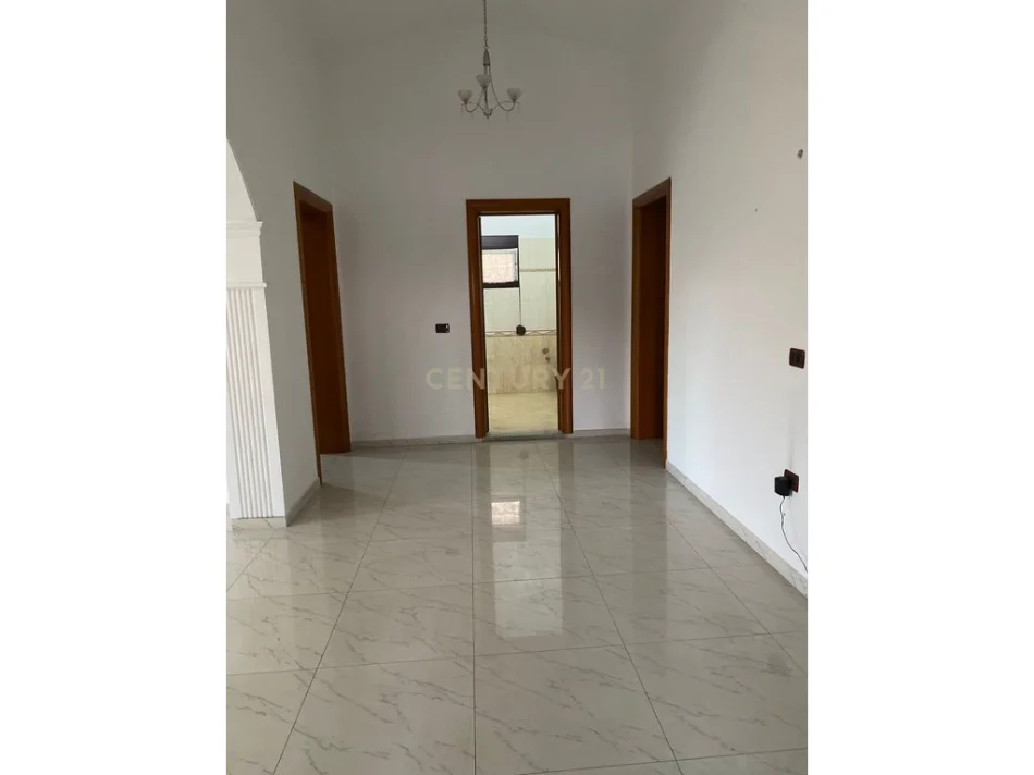 Durres, jepet me qera apartament 2+1+Ballkon Kati 3, 308 m² 360 € (Sukth i Ri)