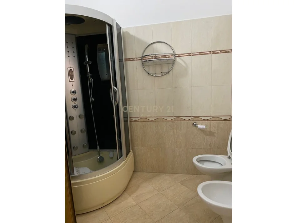 Durres, jepet me qera apartament 2+1+Ballkon Kati 3, 308 m² 360 € (Sukth i Ri)