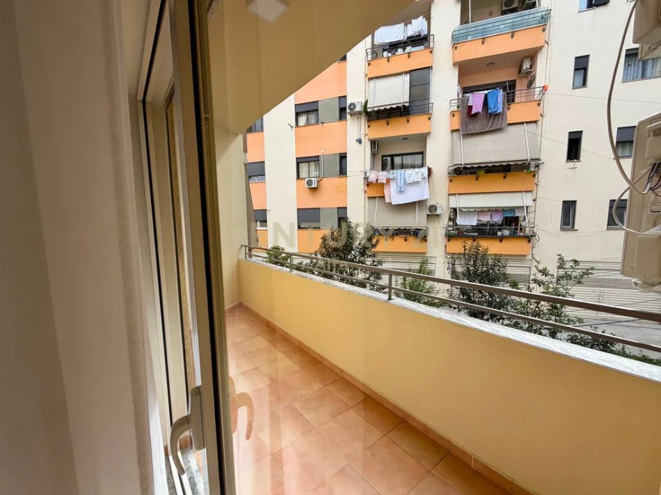 Tirane, jepet me qera Kati 1, 87 m² 600 € (Liqeni i Thate)
