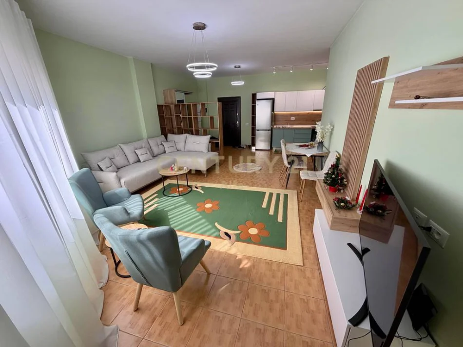 Tirane, jepet me qera apartament 1+1+Ballkon Kati 1, 87 m² 600 € (liqeni i thate)