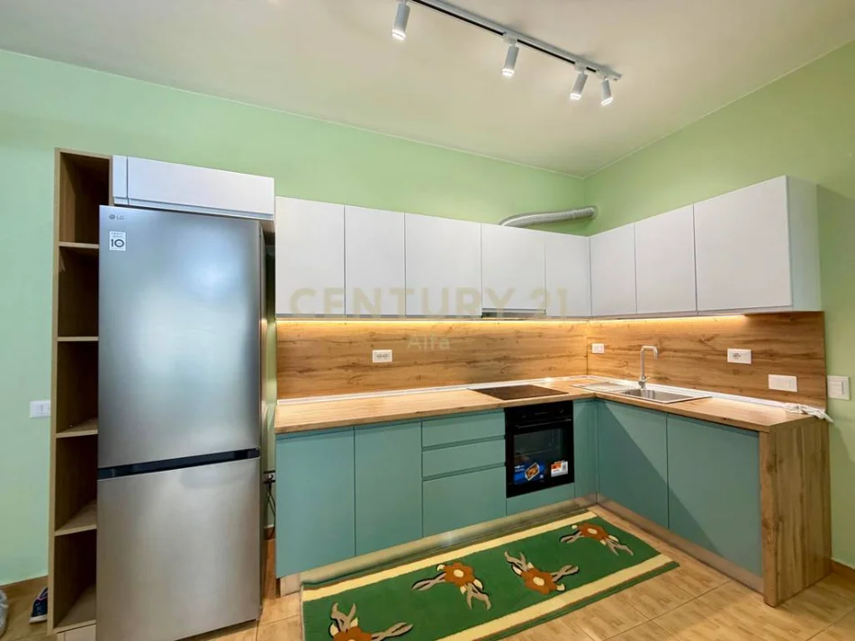 Tirane, jepet me qera apartament 1+1+Ballkon Kati 1, 87 m² 600 € (liqeni i thate)