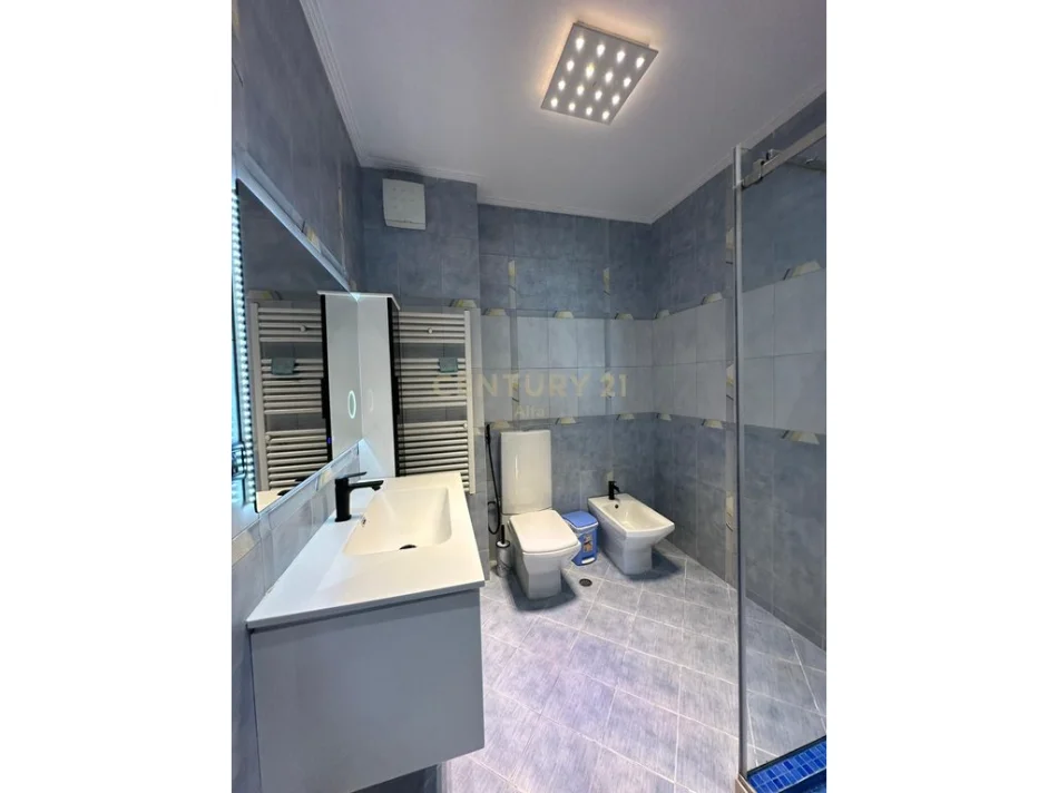 Tirane, jepet me qera apartament 3+1+Ballkon Kati 4, 165 m² 1.500 € (kompleksi dinamo)