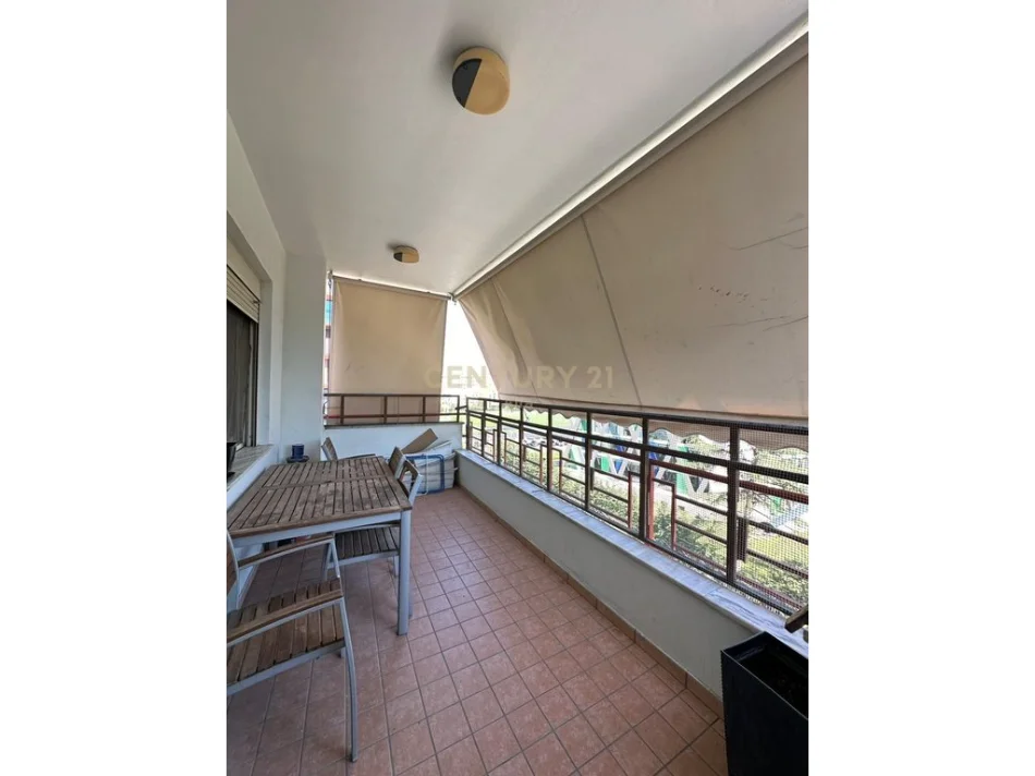 Tirane, jepet me qera apartament 3+1+Ballkon Kati 4, 165 m² 1.500 € (kompleksi dinamo)