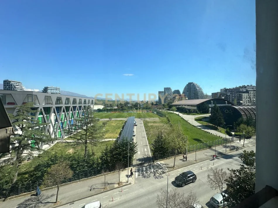 Tirane, jepet me qera apartament 3+1+Ballkon Kati 4, 165 m² 1.500 € (kompleksi dinamo)