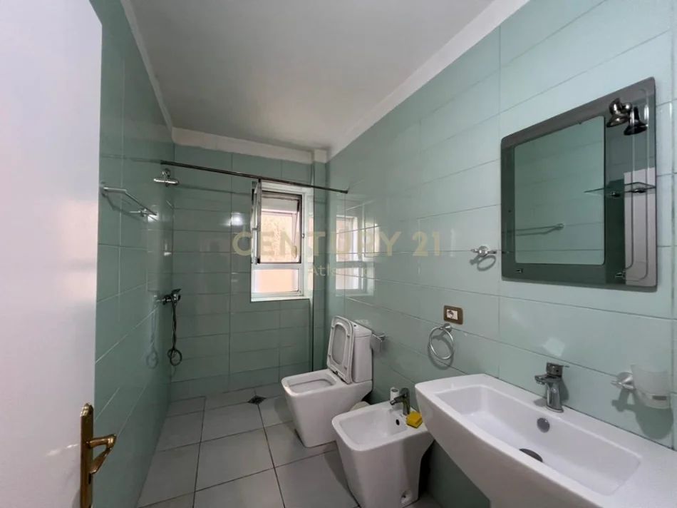 Durres, shitet apartament 2+1 Kati 3, 92 m² 130.000 € (Mozeumi i Deshmorve)