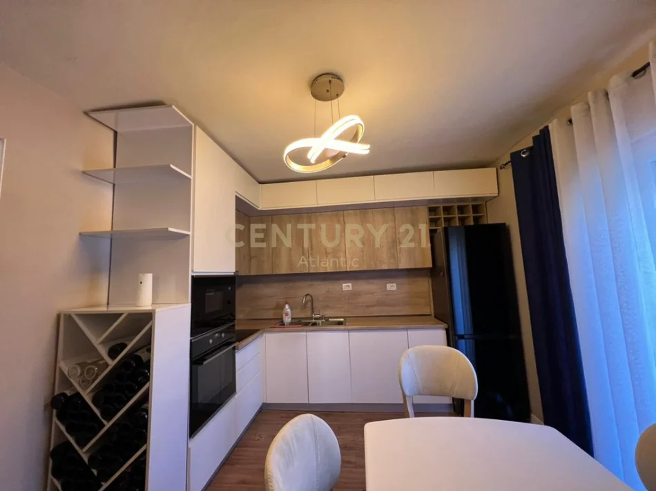 Durres, shitet apartament 2+1 Kati 3, 92 m² 130.000 € (Mozeumi i Deshmorve)