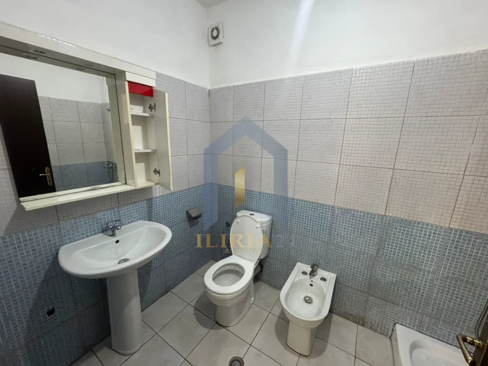 Tirane, shes apartament 1+1+Ballkon Kati 8, 66 m² 87.000 € (Apartament 1+1 për shitje në Yzberisht)