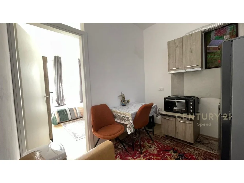 Tirane, jepet me qera apartament 1+1 Kati 1, 30 m² 280 € 