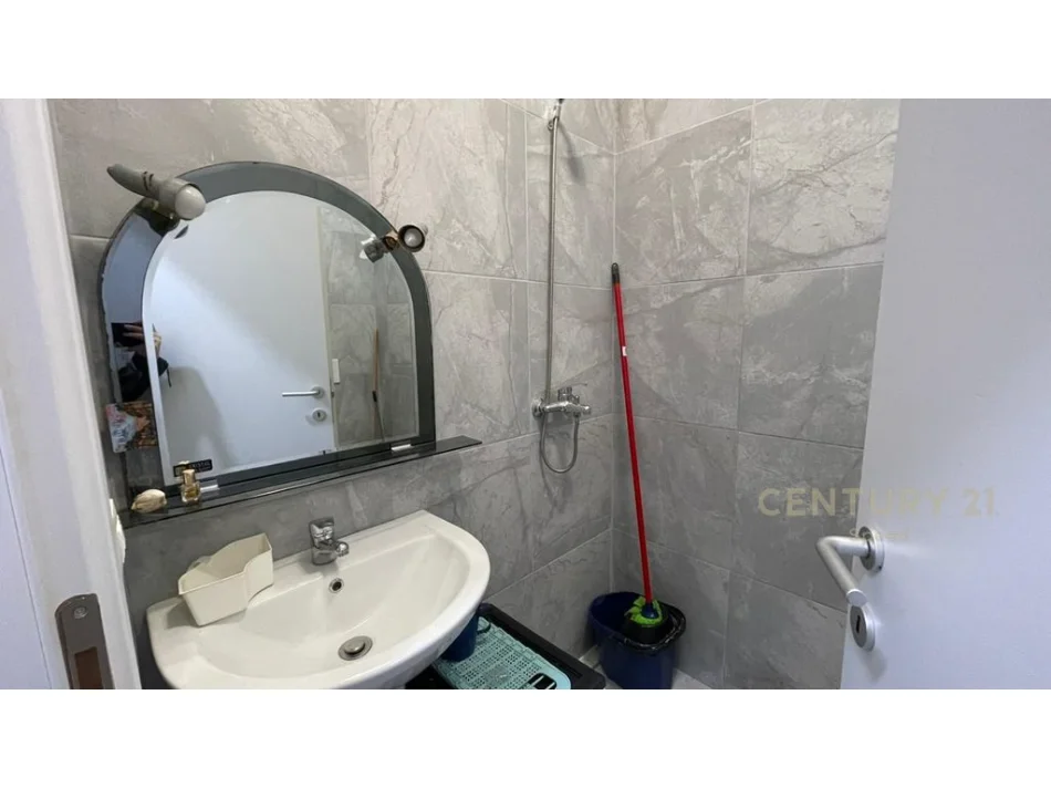 Tirane, jepet me qera apartament 1+1 Kati 1, 30 m² 280 € 