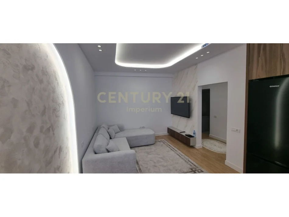 Tirane, shitet apartament 1+1 Kati 5, 56 m² 110.000 € (astiri)