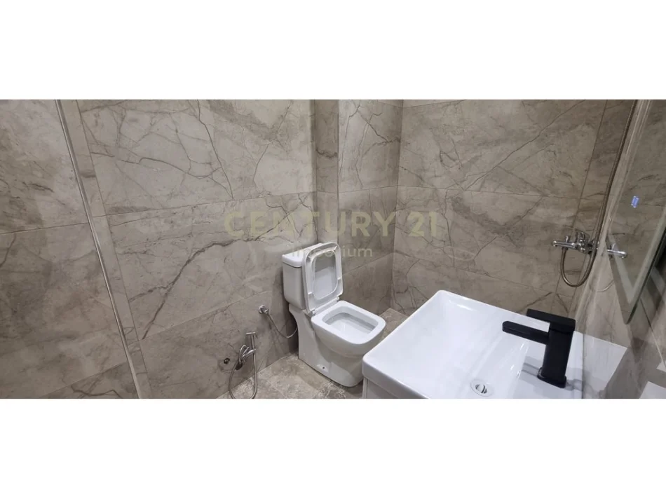 Tirane, shitet apartament 1+1 Kati 5, 56 m² 110.000 € (astiri)