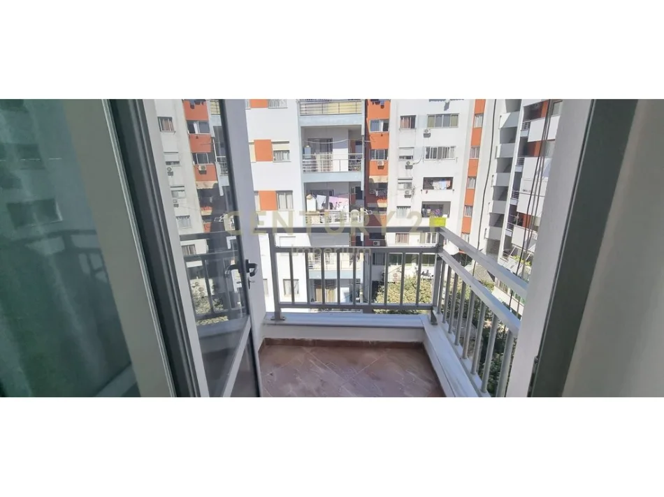 Tirane, shitet apartament 1+1 Kati 5, 56 m² 110.000 € (astiri)