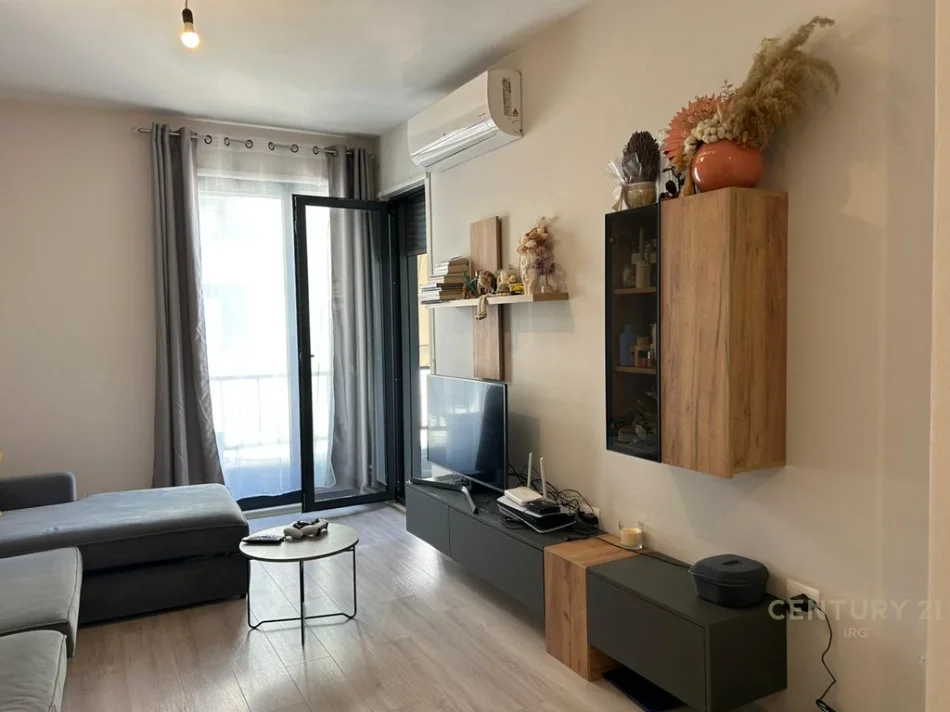 Tirane, shitet apartament 1+1 Kati 4, 59 m² 130.000 € (kinostudio)