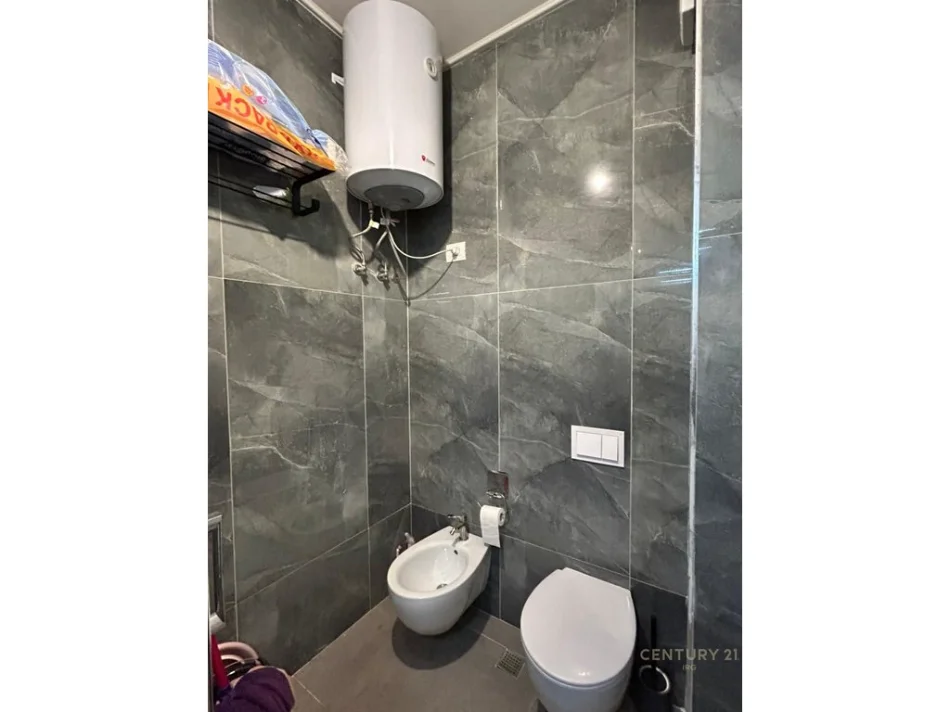 Tirane, shitet apartament 1+1 Kati 4, 59 m² 130.000 € (kinostudio)