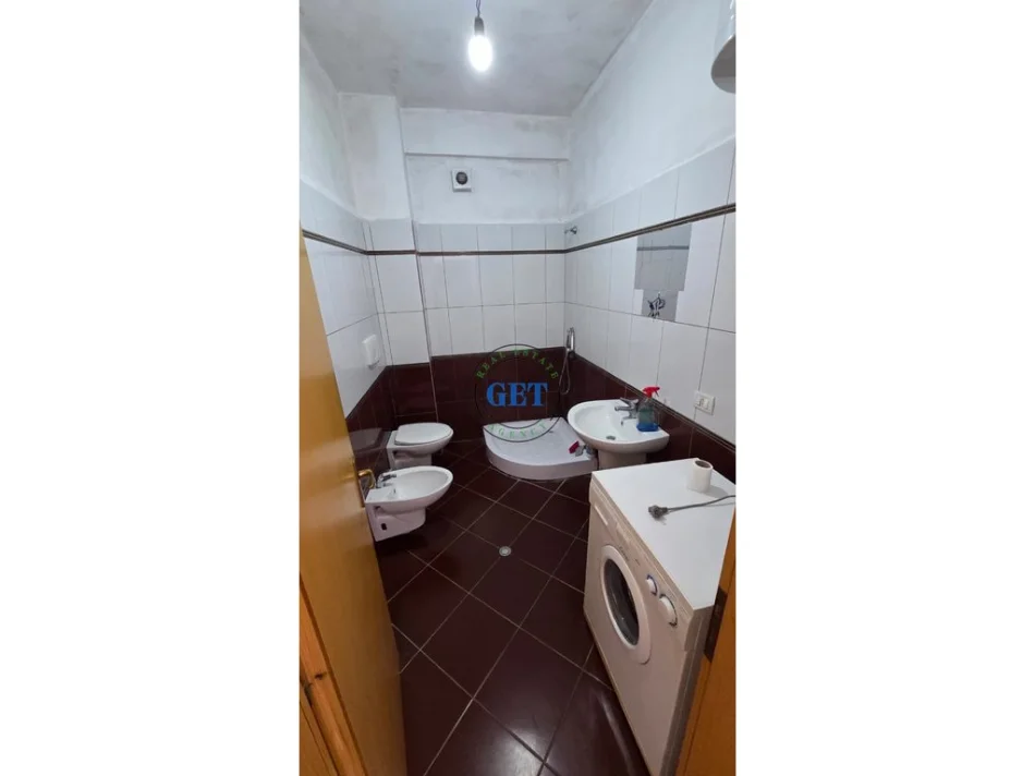Durres, jepet me qera apartament 1+1 Kati 7, 65 m² 300 € (Shkolla “Eftali Koci”)