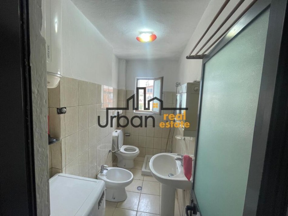 Tirane, jepet me qera apartament 1+1 Kati 5, 53 m² 350 € (Shkolla Bashkuar)