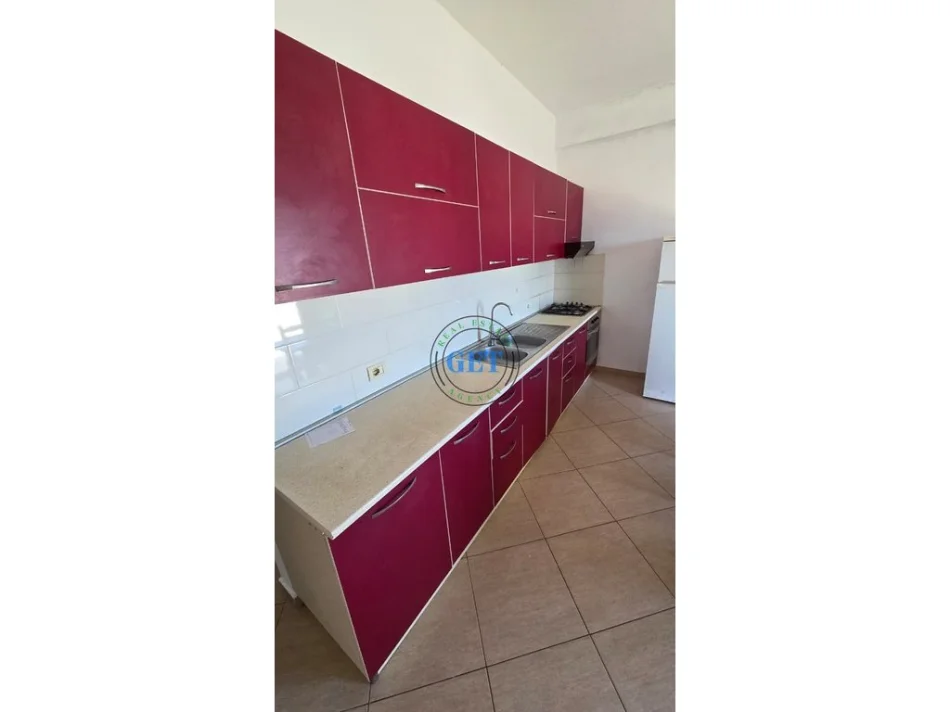 Durres, jepet me qera apartament 1+1 Kati 7, 65 m² 300 € (Shkolla “Eftali Koci”)