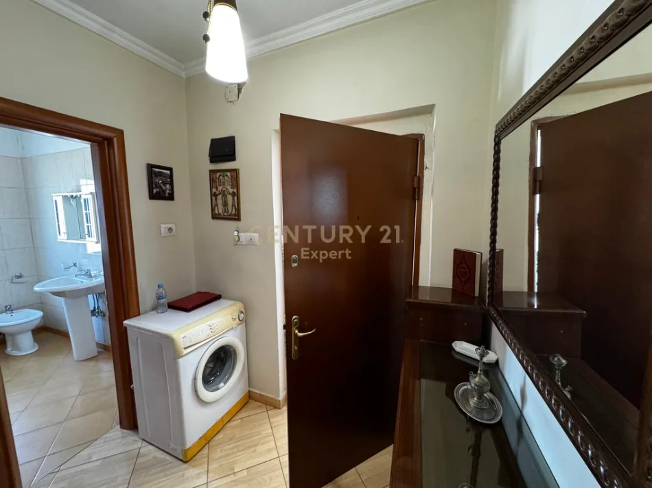 Tirane, jepet me qera apartament 1+1 Kati 5, 46 m² 420 € 