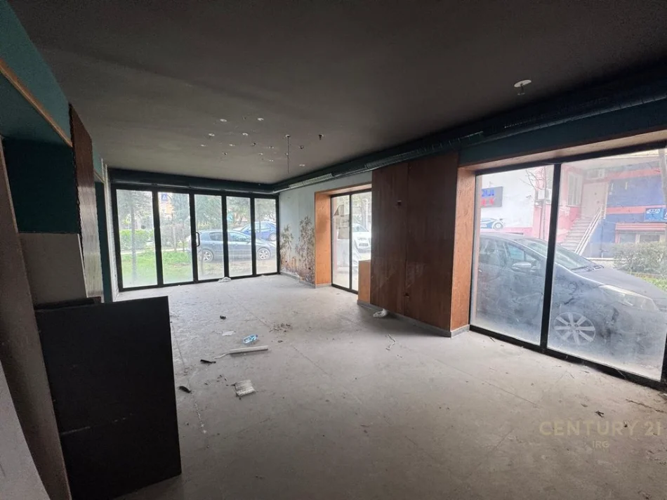 Tirane, shitet dyqan Kati 0, 100 m² 700.000 € 