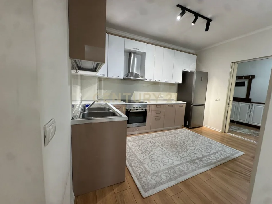 Tirane, jepet me qera apartament 2+1 Kati 2, 120 m² 895 € (KOPSHTI BOTANIK)