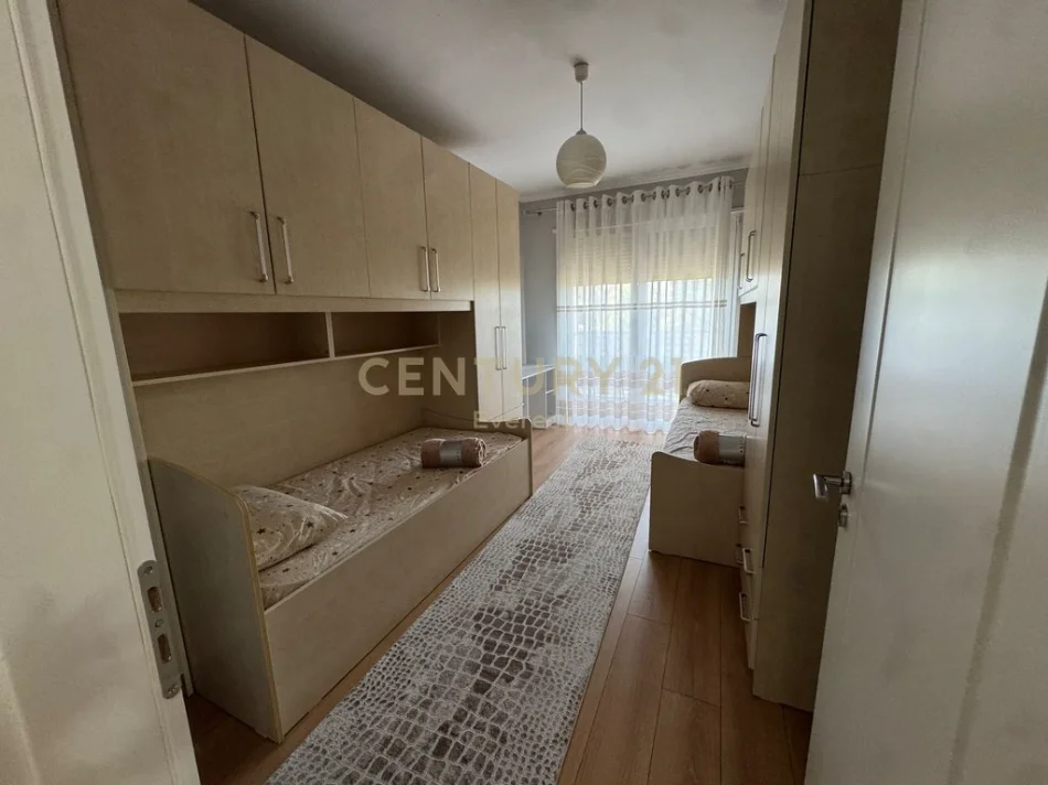 Tirane, jepet me qera apartament 2+1 Kati 2, 120 m² 895 € (KOPSHTI BOTANIK)