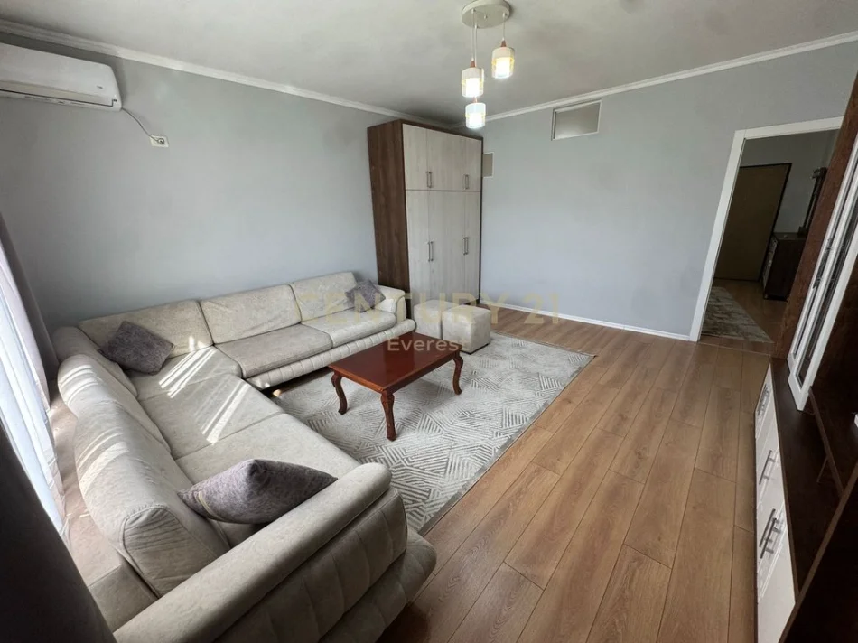 Tirane, jepet me qera apartament 2+1 Kati 2, 120 m² 895 € (KOPSHTI BOTANIK)