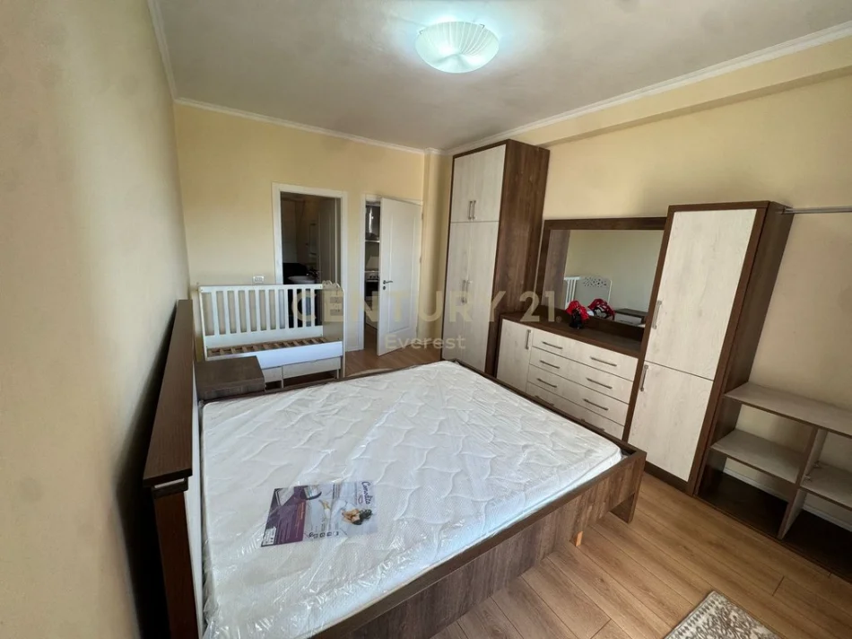 Tirane, jepet me qera apartament 2+1 Kati 2, 120 m² 895 € (KOPSHTI BOTANIK)