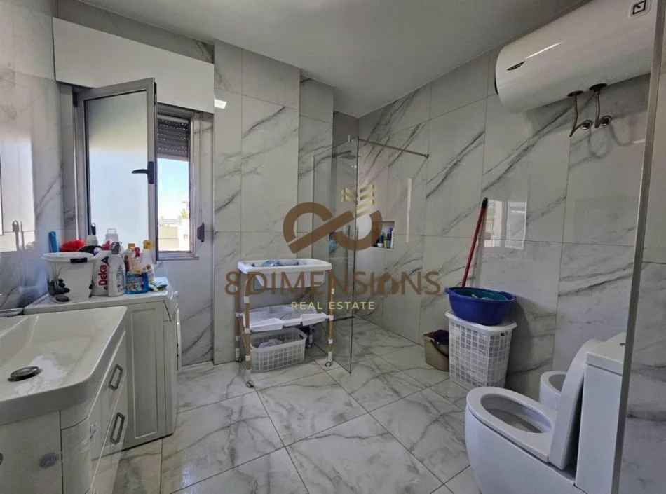 Tirane, shitet apartament 2+1+Ballkon Kati 3, 115 m² 255.000 € (liqeni i thate)