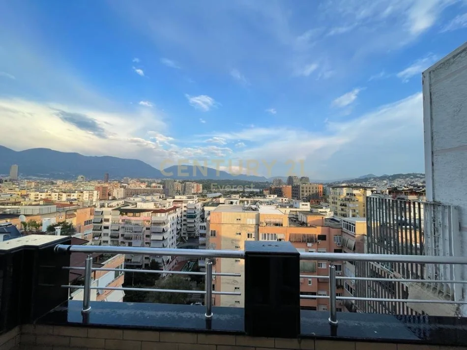 Tirane, jepet me qera apartament 1+1+Ballkon Kati 8, 58 m² 500 € (astiri)