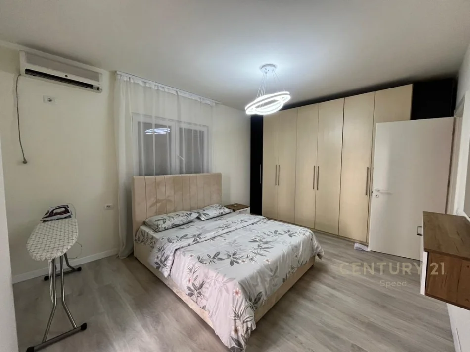 Tirane, jepet me qera apartament 2+1 Kati 2, 93 m² 700 € 