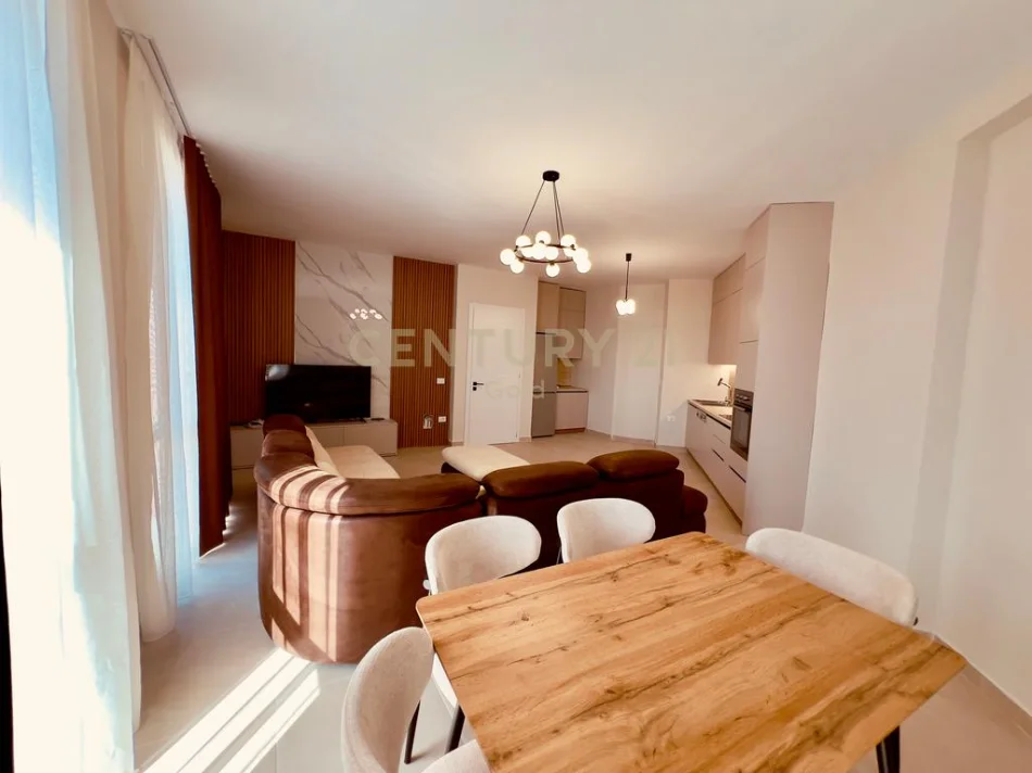 Tirane, jepet me qera apartament 2+1+Ballkon Kati 5, 103 m² 800 € 