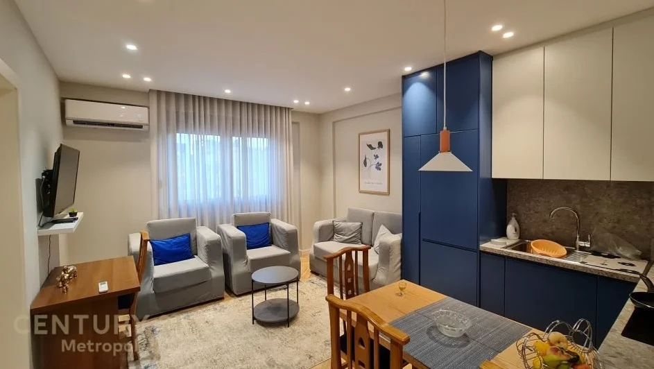 Tirane, jepet me qera apartament 1+1 Kati 10, 67 m² 730 € (Komuna e Parisit)