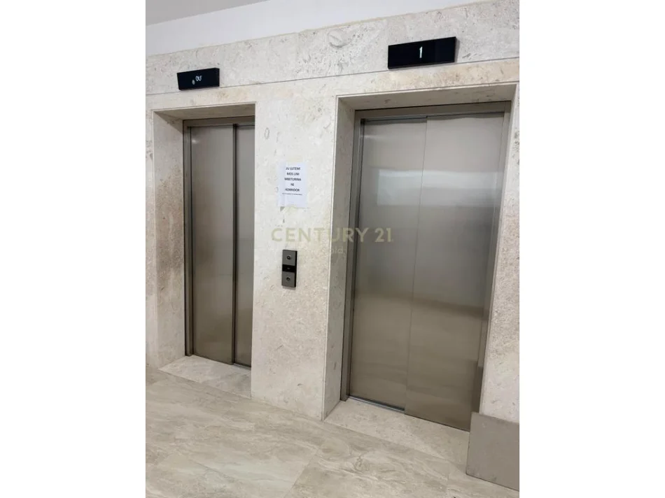 Tirane, jepet me qera apartament 2+1+Ballkon Kati 1, 103 m² 700 € 