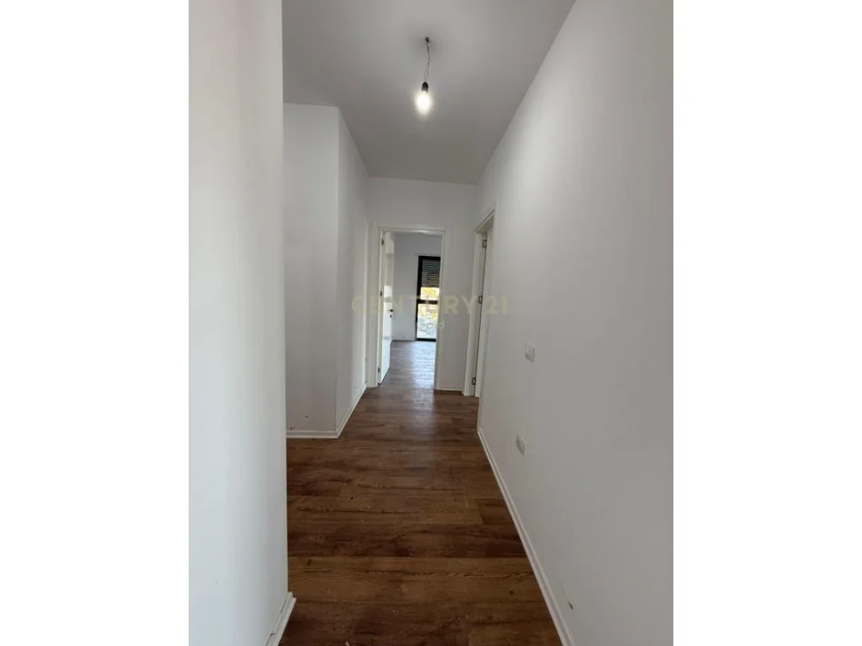 Tirane, jepet me qera apartament 2+1+Ballkon Kati 1, 103 m² 700 € 