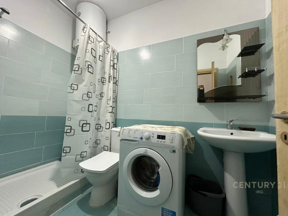 Tirane, jepet me qera apartament 1+1 Kati 5, 65 m² 450 € 