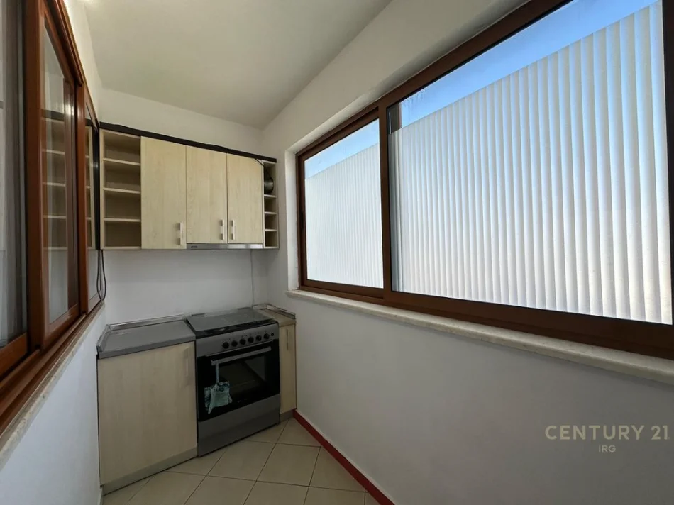 Tirane, jepet me qera apartament 1+1 Kati 5, 65 m² 450 € 