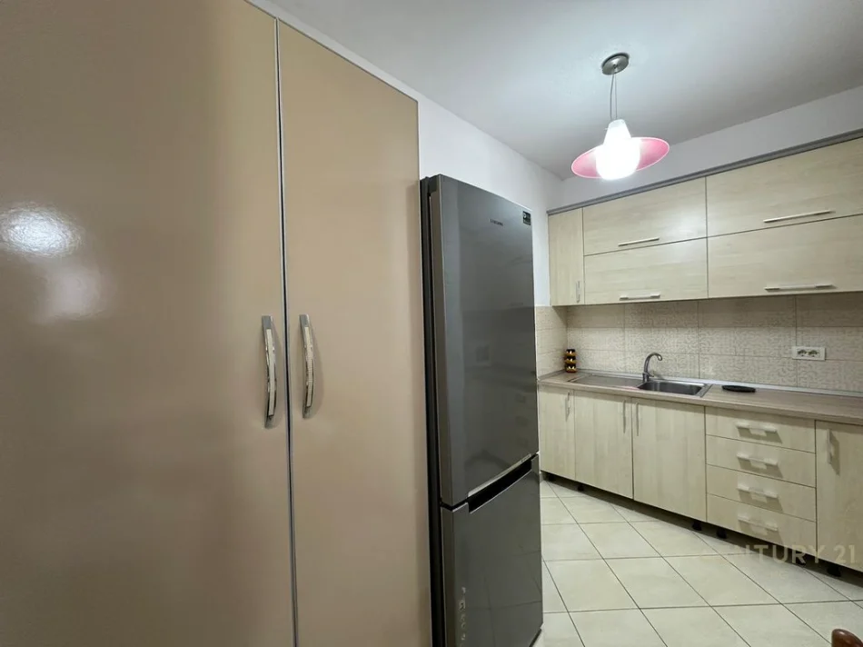 Tirane, jepet me qera apartament 1+1 Kati 5, 65 m² 450 € 
