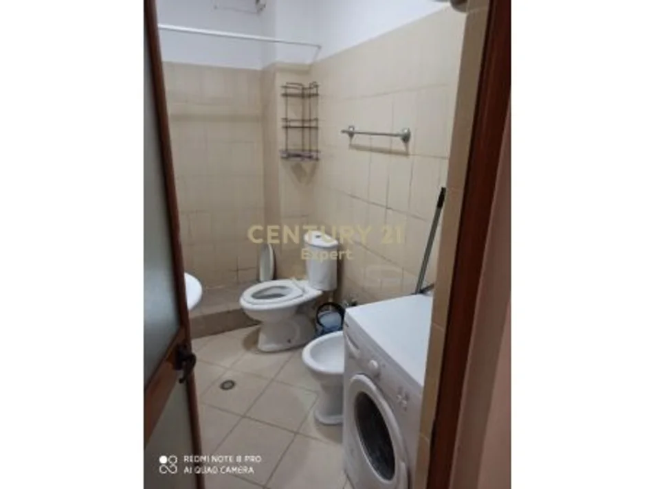 Tirane, jepet me qera apartament 1+1 Kati 4, 70 m² 450 € 
