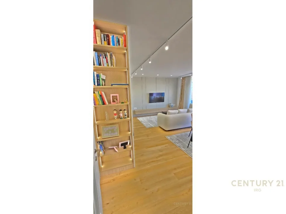 Tirane, jepet me qera apartament 2+1+Ballkon Kati 4, 142 m² 1.500 € (liqeni i thate)