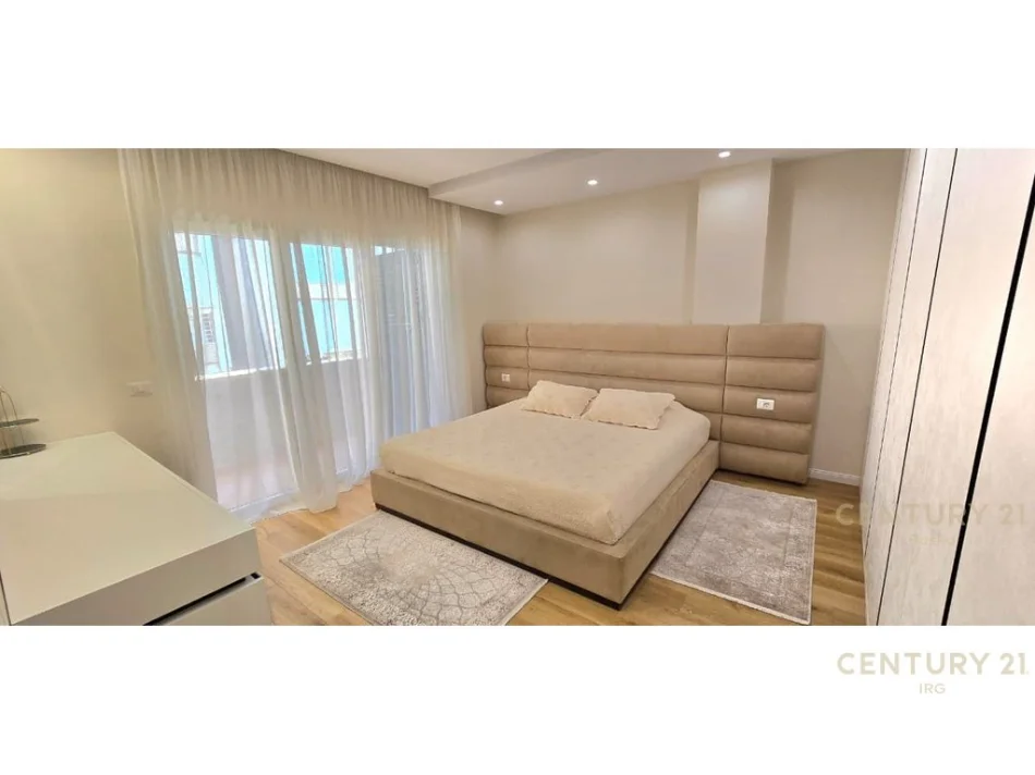 Tirane, jepet me qera apartament 2+1+Ballkon Kati 4, 142 m² 1.500 € (liqeni i thate)