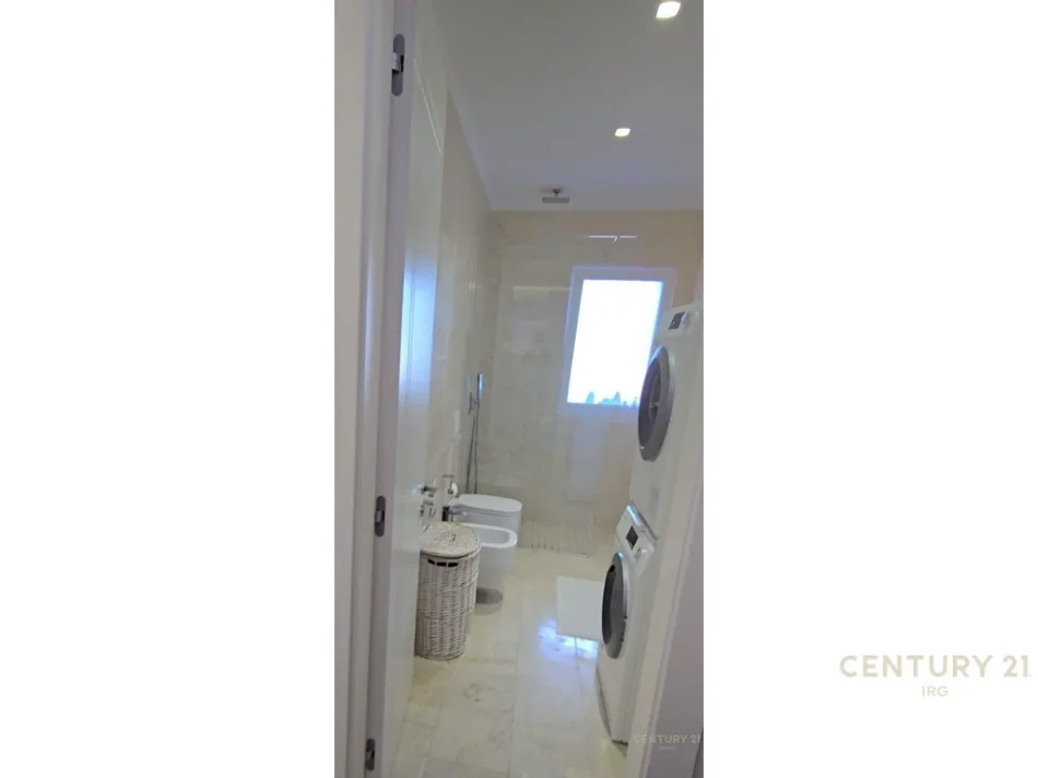 Tirane, jepet me qera apartament 2+1+Ballkon Kati 4, 142 m² 1.500 € (liqeni i thate)