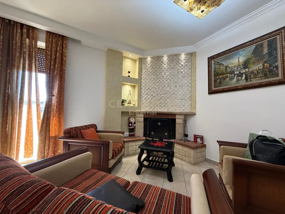 Tirane, jepet me qera apartament 2+1 Kati 10, 118 m² 700 € (rruga e Barrikadave)