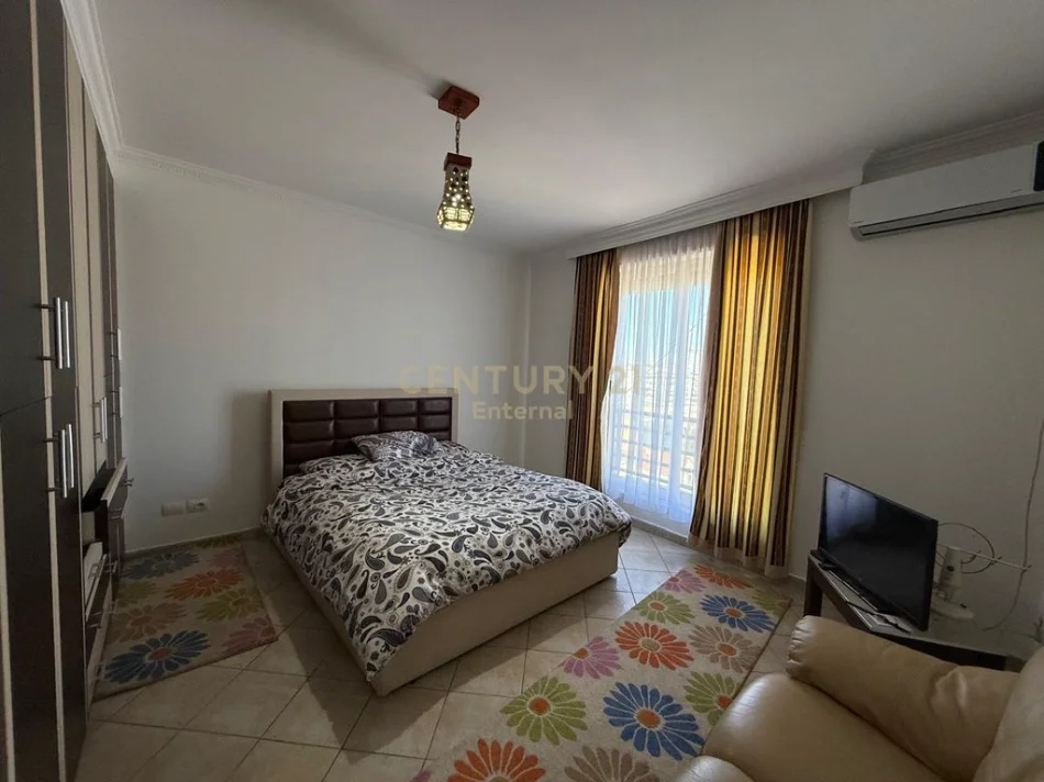 Tirane, jepet me qera apartament 2+1 Kati 10, 118 m² 700 € (rruga e Barrikadave)