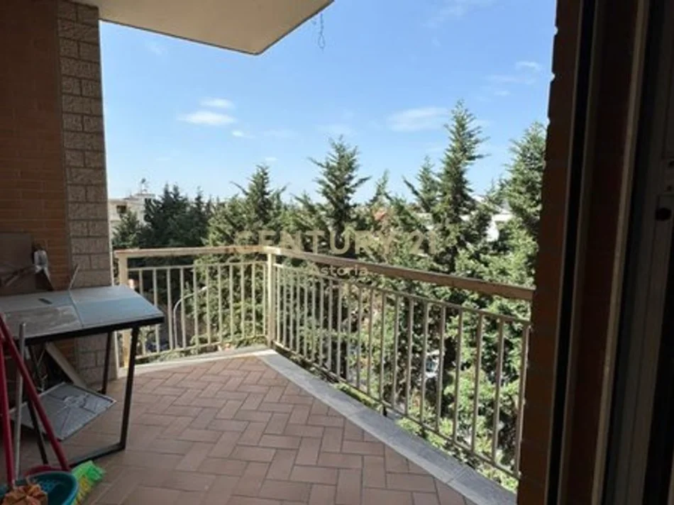 Tirane, shitet apartament 1+1+Ballkon Kati 2, 70 m² 160.000 € (don bosko)