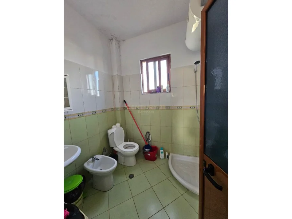 Tirane, shitet apartament 1+1+Ballkon Kati 2, 77 m² 127.000 € (don bosko)