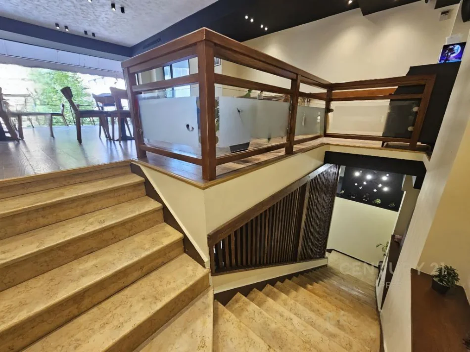 Tirane, shitet ambjent biznesi Kati 0, 150 m² 590.000 € (21 Dhjetori)